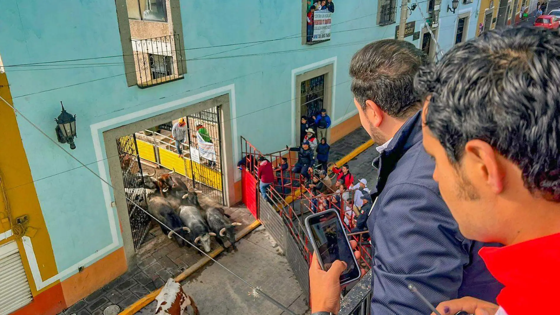 encierro de toros en la  “Aldea Mágica Huamantla 2023” 4